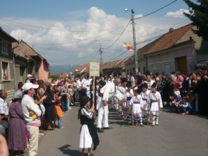 festivalul-de-dansuri-si-traditii-populare-2013-la-vinerea-ziua-a-doua